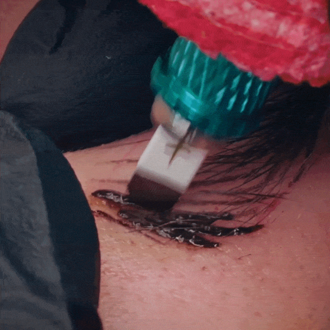 Questo workshop esclusivo offre tutoraggio esperto, formazione pratica e un kit per padroneggiare le sopracciglia iper-realistiche.